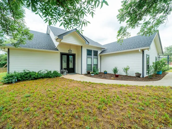 188 County Road 4516, Castroville, TX 78009