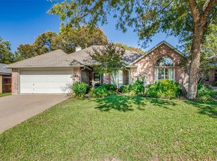 909 Evandale Rd, Burleson, TX 76028