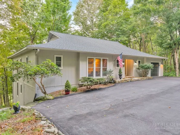 202 Cliffside Lane, Seven Devils, NC 28604