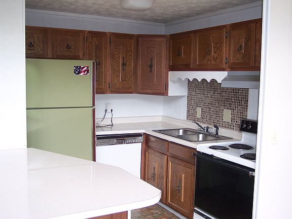 3rd image of 27 Berkshire Ln #E2