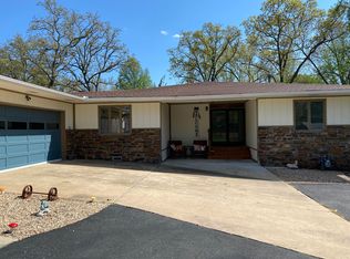1010 Chinquapin St, Cassville, MO 65625