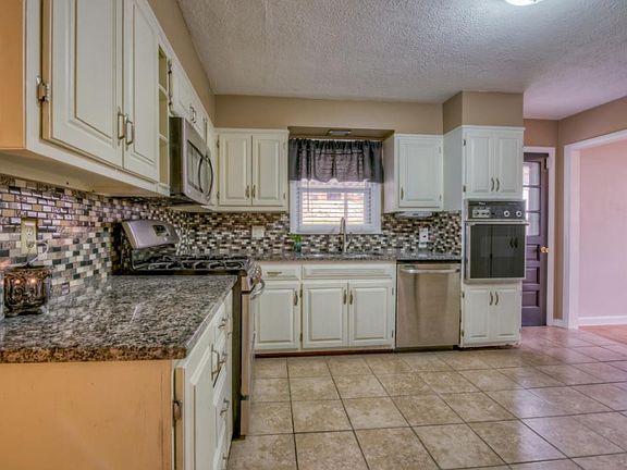 5th image of 40 Brookdale Cir