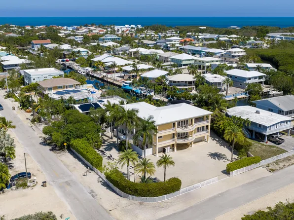 101 Ocean Shores Dr, Key Largo, FL 33037