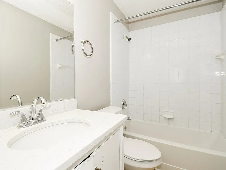 1126 E Brookwood Bluff Rd — Photo 14