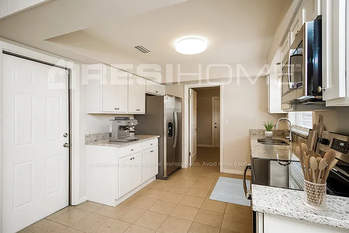 3 bed, 2.0 bath, 1465 sqft, $1,845 — Photo 4