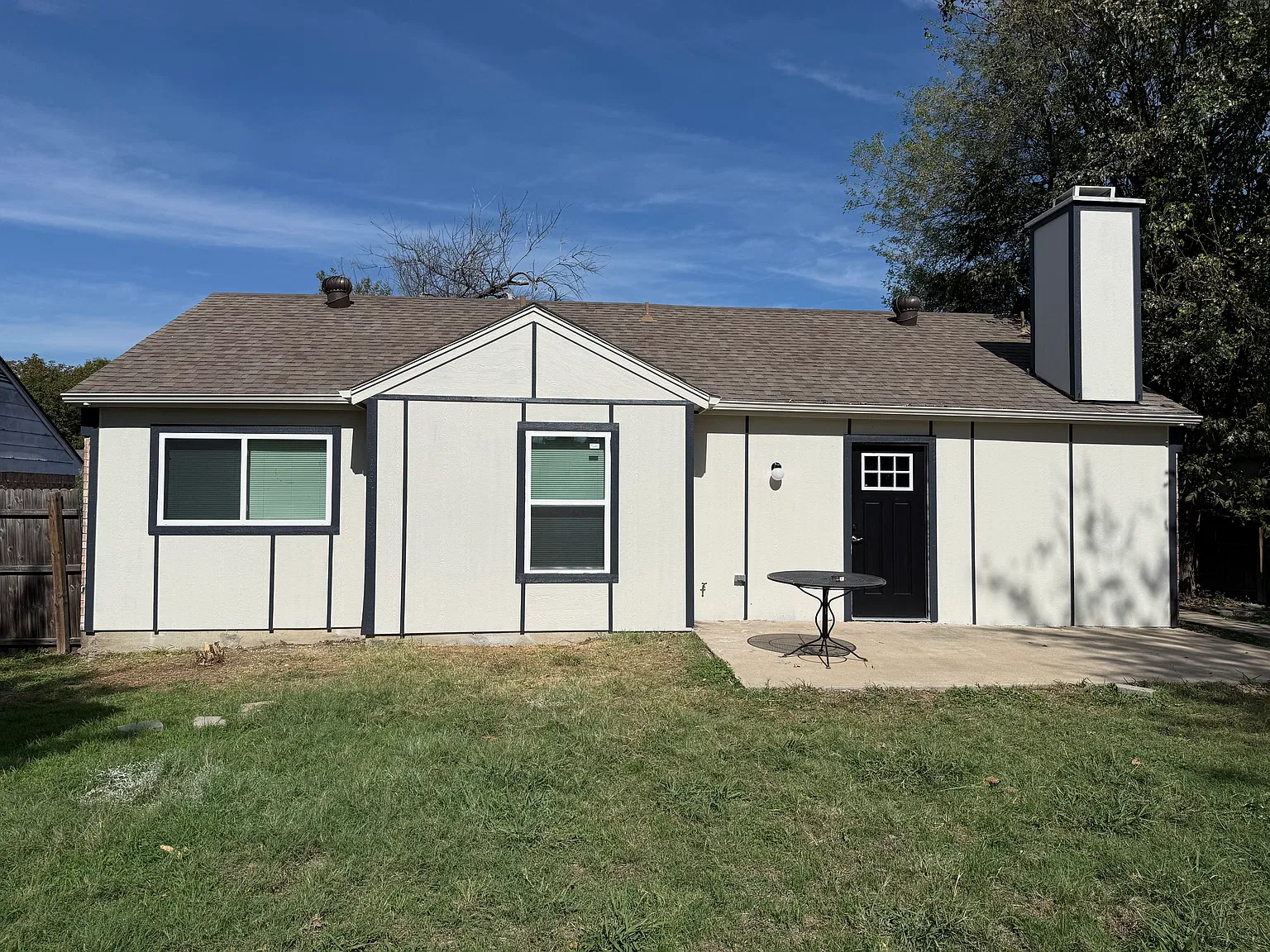3 bed, 1200 sqft, $1,995 — Photo 2