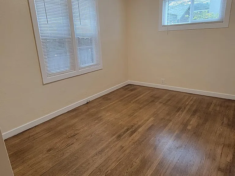944 Kearney St — Photo 9