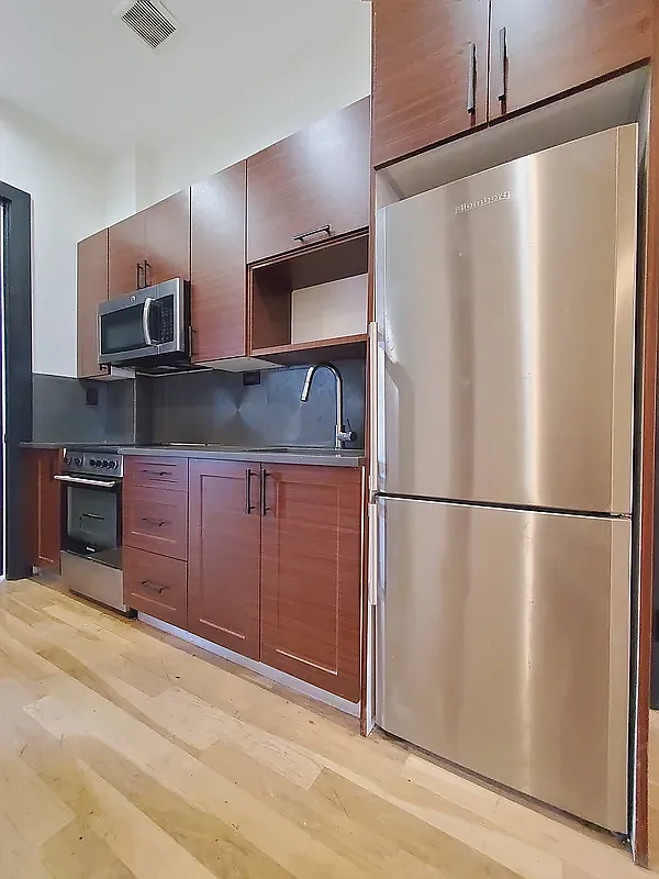 86 Havemeyer Street — Photo 2