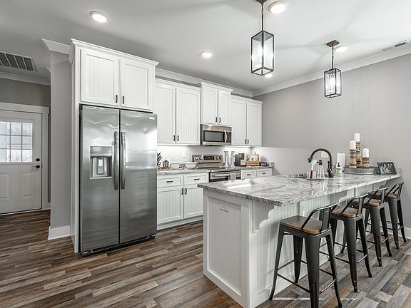 4th image of 35 Country Cove Dr