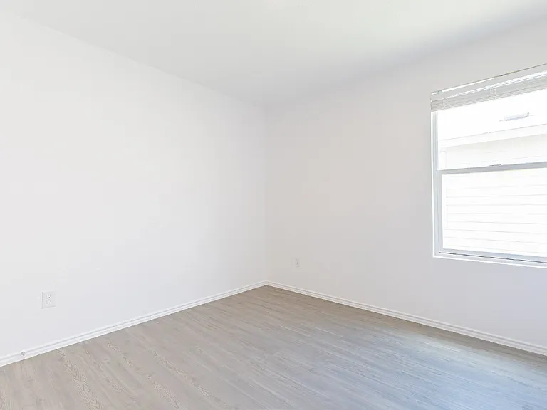 2807 Ruby Xing — Photo 13