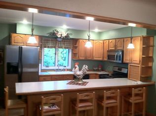 33 Roxbury Dr, Mackinaw, IL 61755