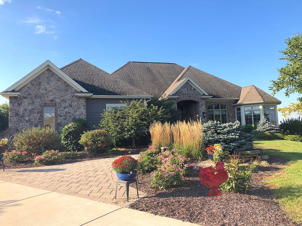 2nd image of W251N8829 Crestwood Dr