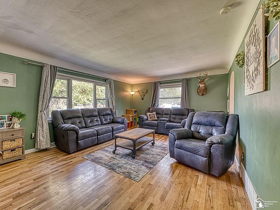 4th image of 1359 Moore Rd