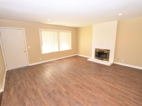 5th image of 1851 Fisher Dr #B