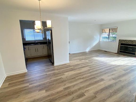 3rd image of 163 Albacore Ln