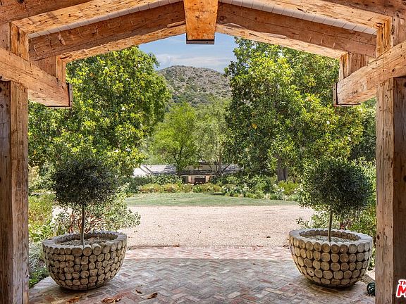 3rd image of 3099 Mandeville Canyon Rd