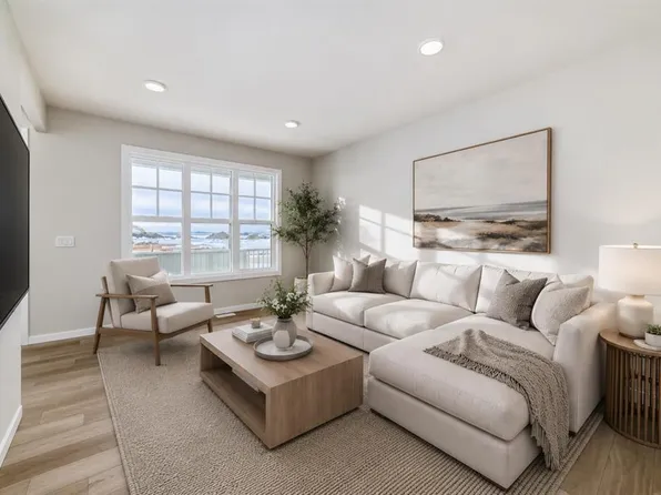 20592 W Sheriff King St SW, Calgary, AB T2X 4N4
