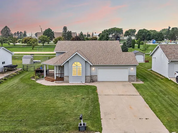 908 W 1st St, West Concord, MN 55985