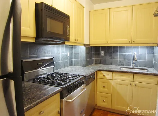 Rented by City Connections Realty | media 20