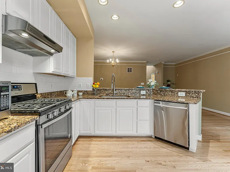 6002 Saint Hubert Ln — Photo 8