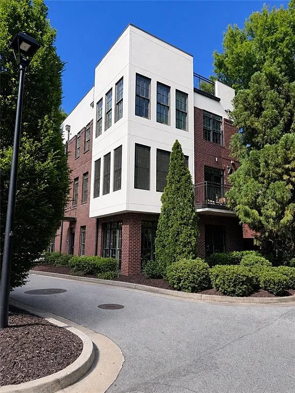 1 bed, 1.0 bath, 1031 sqft, $2,500 — Photo 1