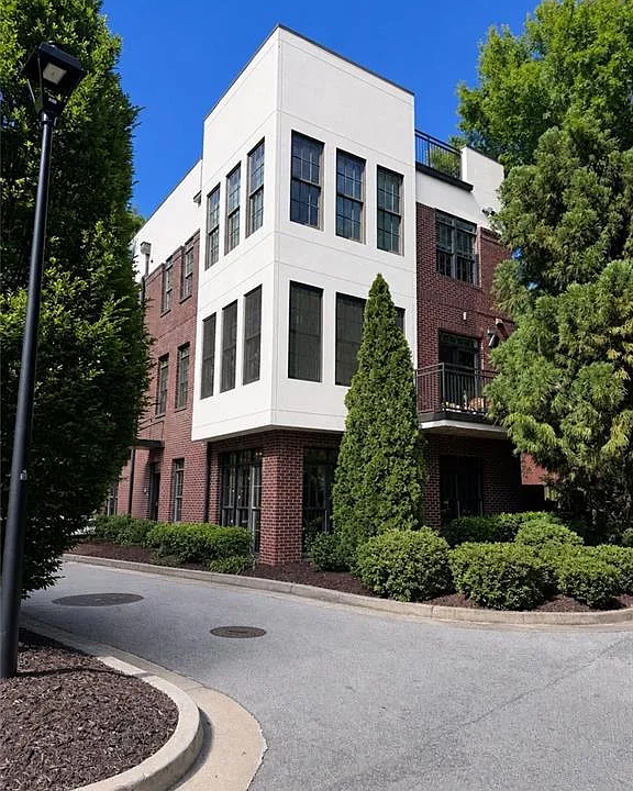 1300 Dekalb Ave NE #711