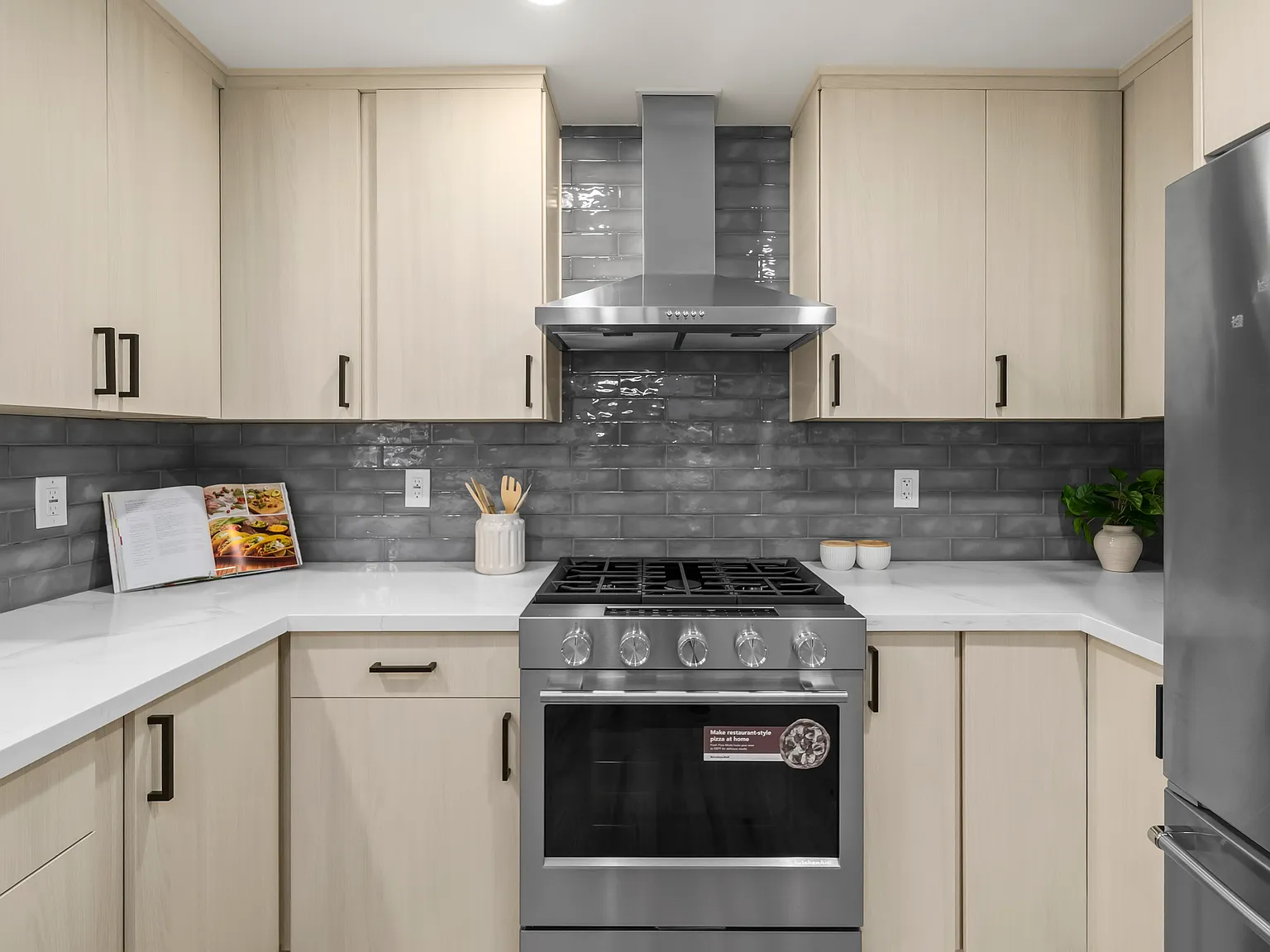 4 bed, 1270 sqft, $4,200 — Photo 4