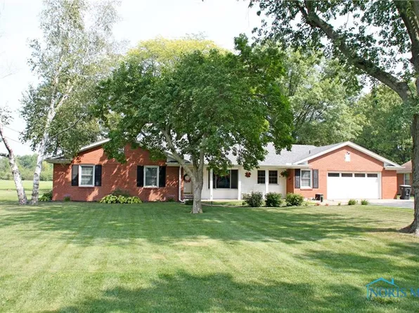 811 Cherry Hill Dr, Bowling Green, OH 43402