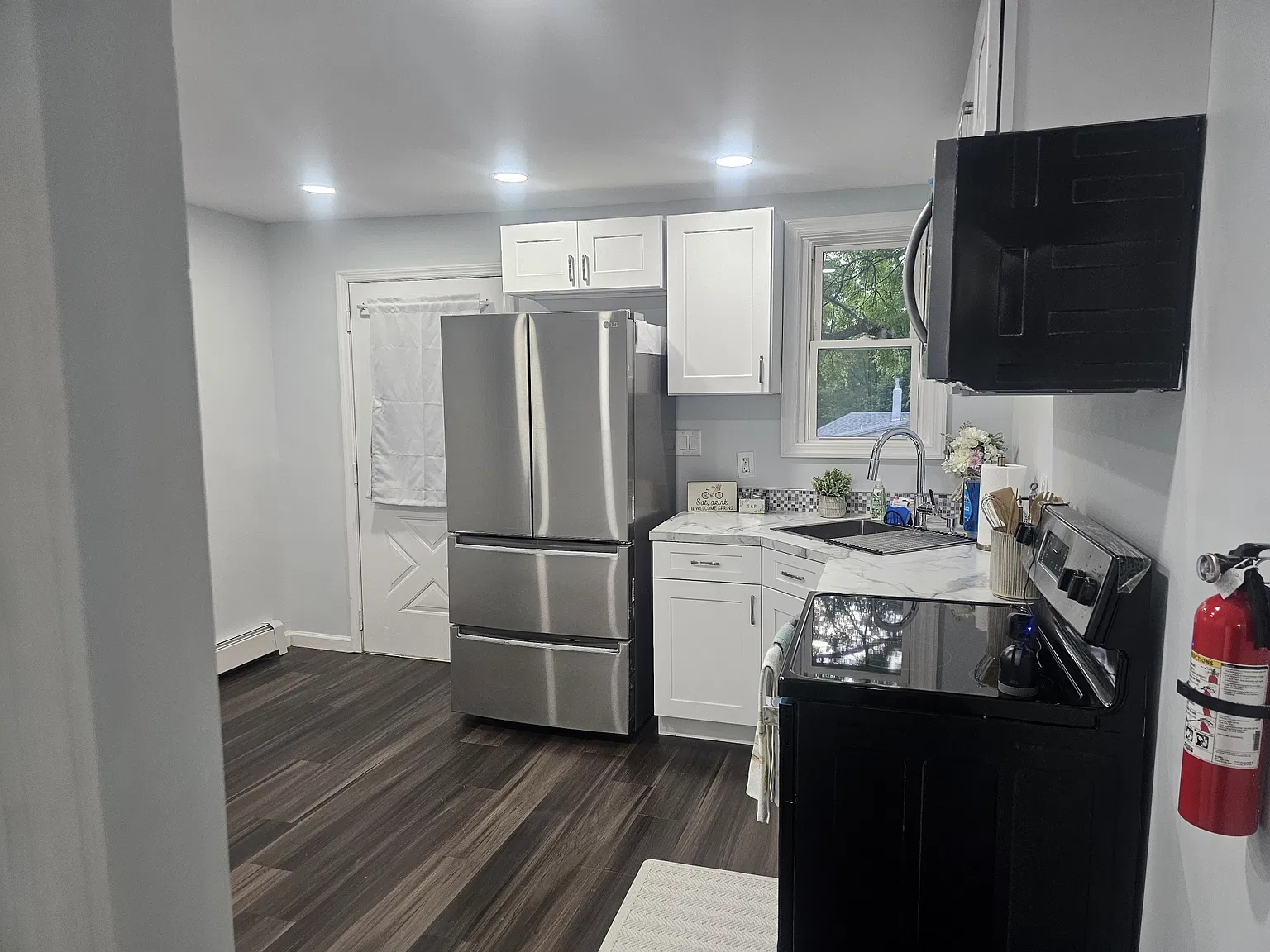 3 bed, $1,380 — Photo 2