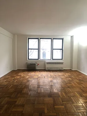 Rented by Kew Forest Realty Inc | media 4