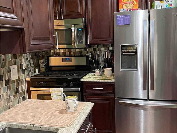5th image of 100 Brooklyn Ave APT 1L