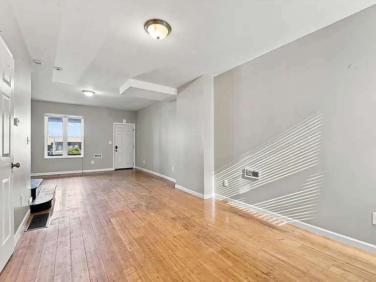 1551 N Allison St — Photo 6