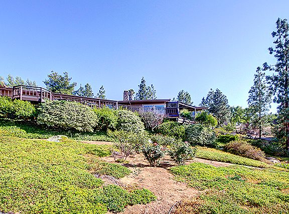 3rd image of 1070 Vista Sierra Dr