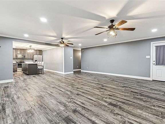 3rd image of 126 Carlon Dr