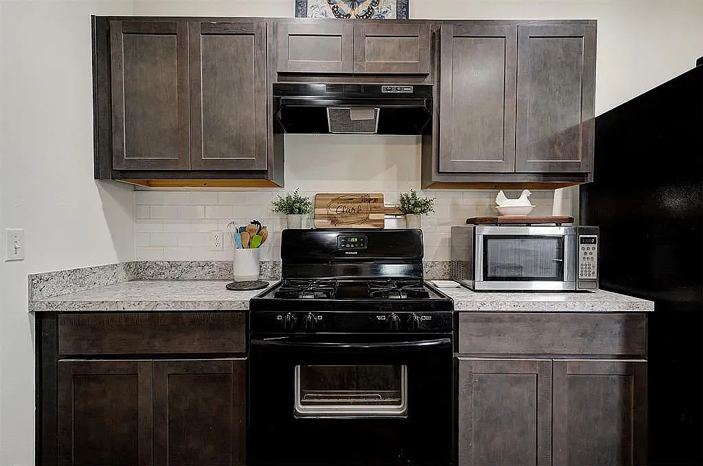 3 bed, 1415 sqft, $2,000 — Photo 1