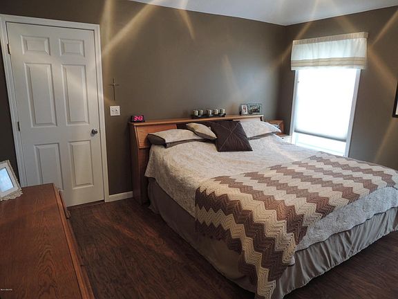 3rd image of 7932 Golf Meadows Dr SE
