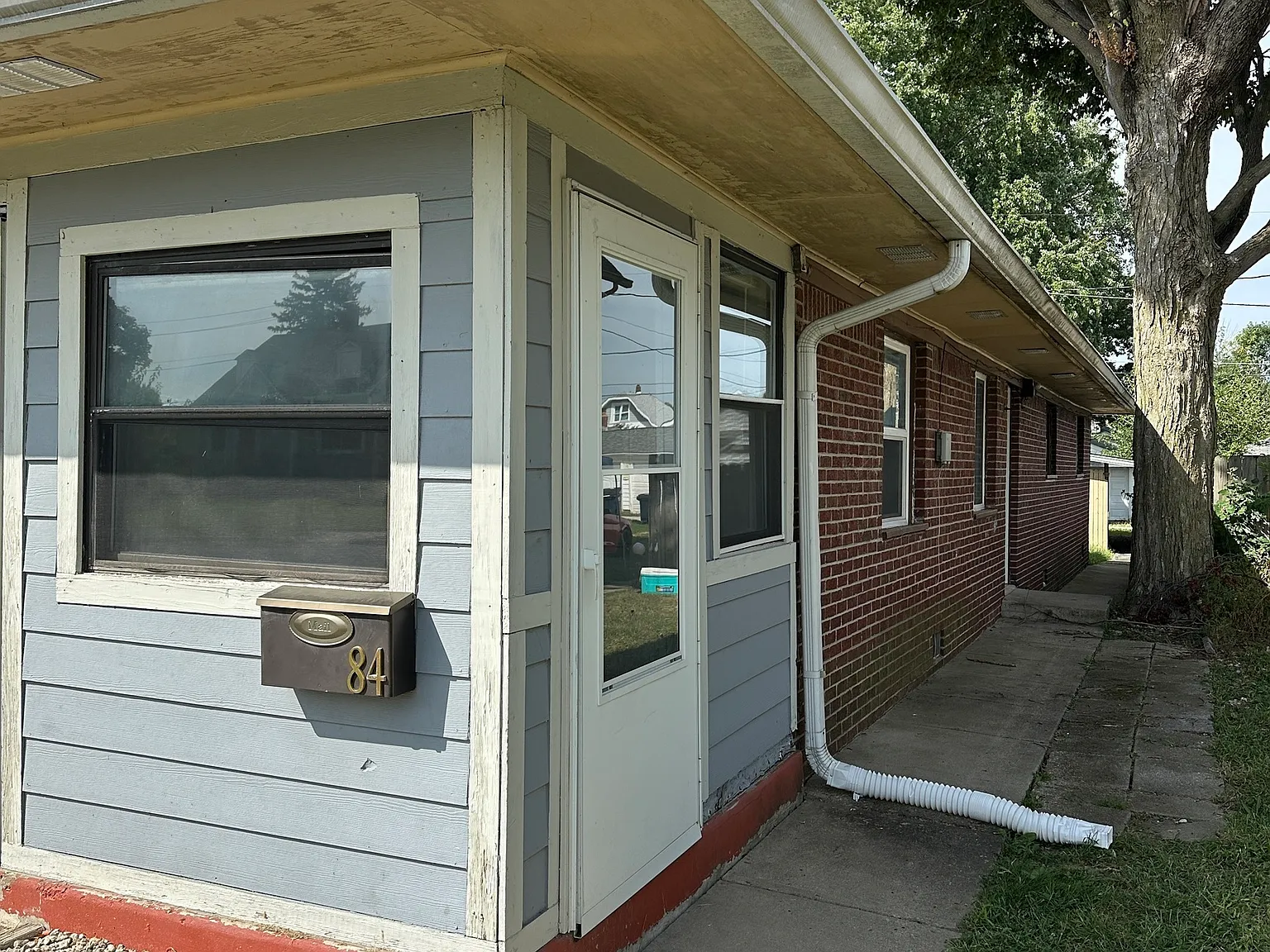 2 bed, 1.0 bath, 900 sqft, $1,100 — Photo 3