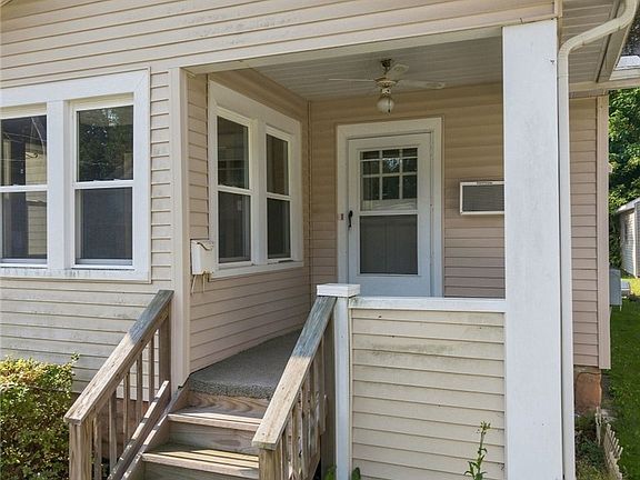 3rd image of 3946 Eleanor St