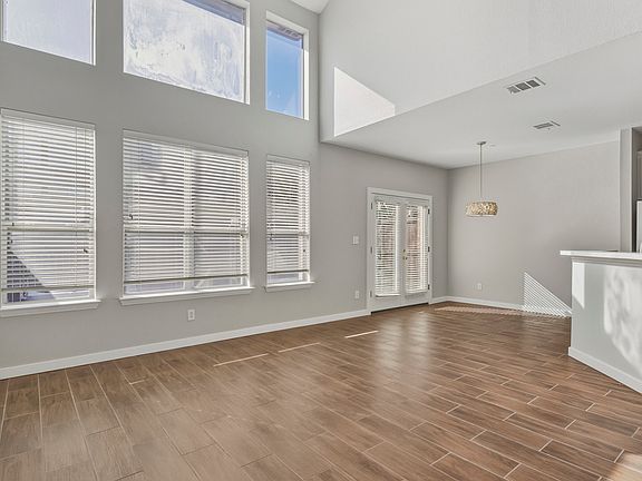 2nd image of 936 Englewood Ln