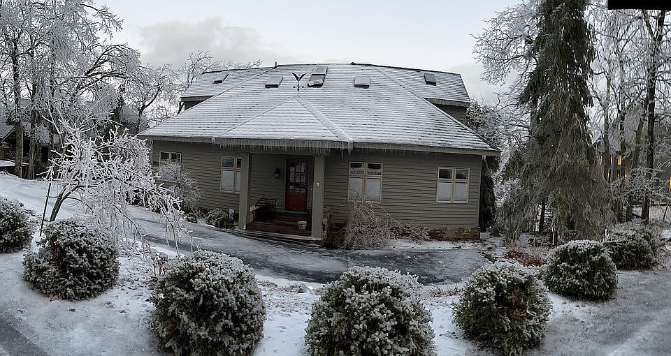 2nd image of 52 Knob Hill Pl