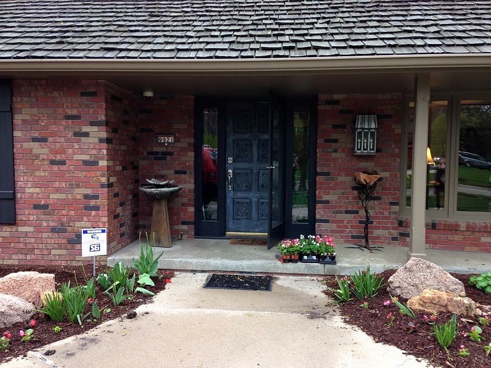 1st image of 9921 Essex Dr