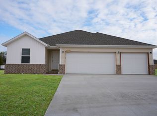 2220 S Cheri Dr, Bolivar, MO 65613