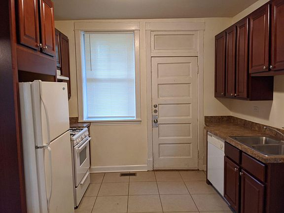 2nd image of 1710 W Ainslie St #1
