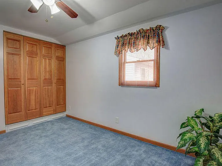 302 Greenview Dr — Photo 8