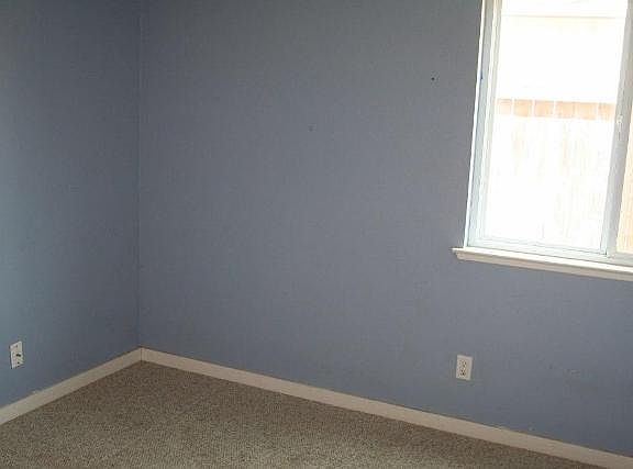 5th image of 1029 Shannon Ave