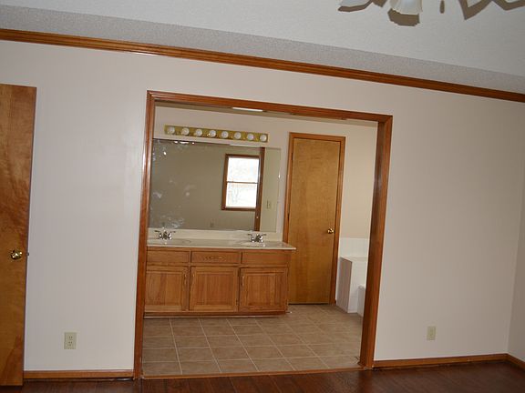3rd image of 6702 W 157th Ter