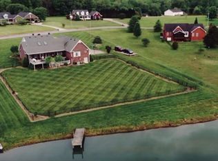 1126 Lakeview Dr, Burns, TN 37029