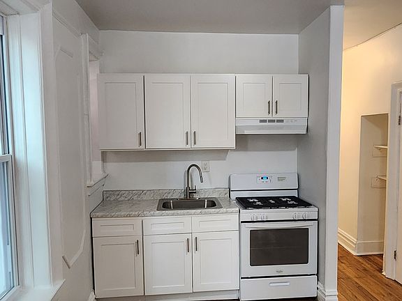 3rd image of 49 Waverly St #0B-1Ba