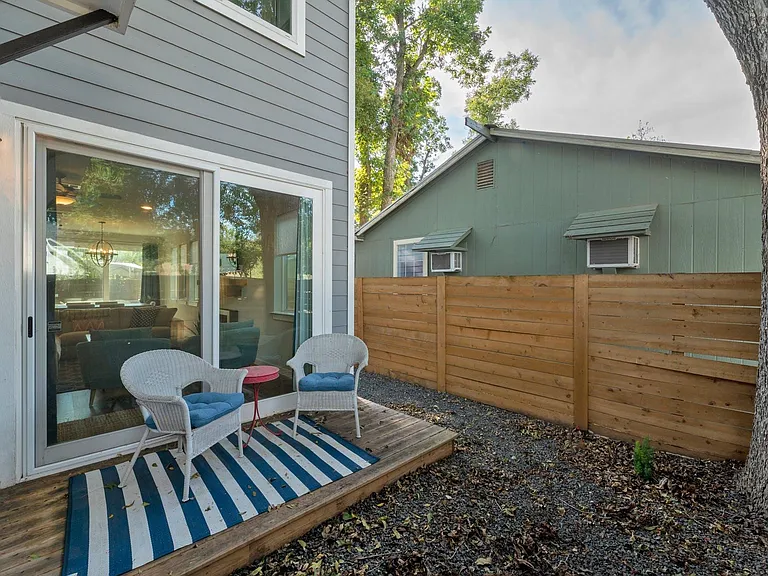 1807 Haskell St #A — Photo 20