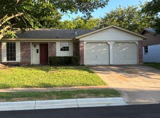 916 Willow Cir S, Burleson, TX 76028